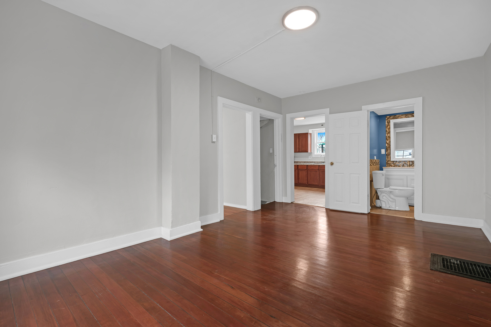 643 Wing Street, Elgin, IL 60123