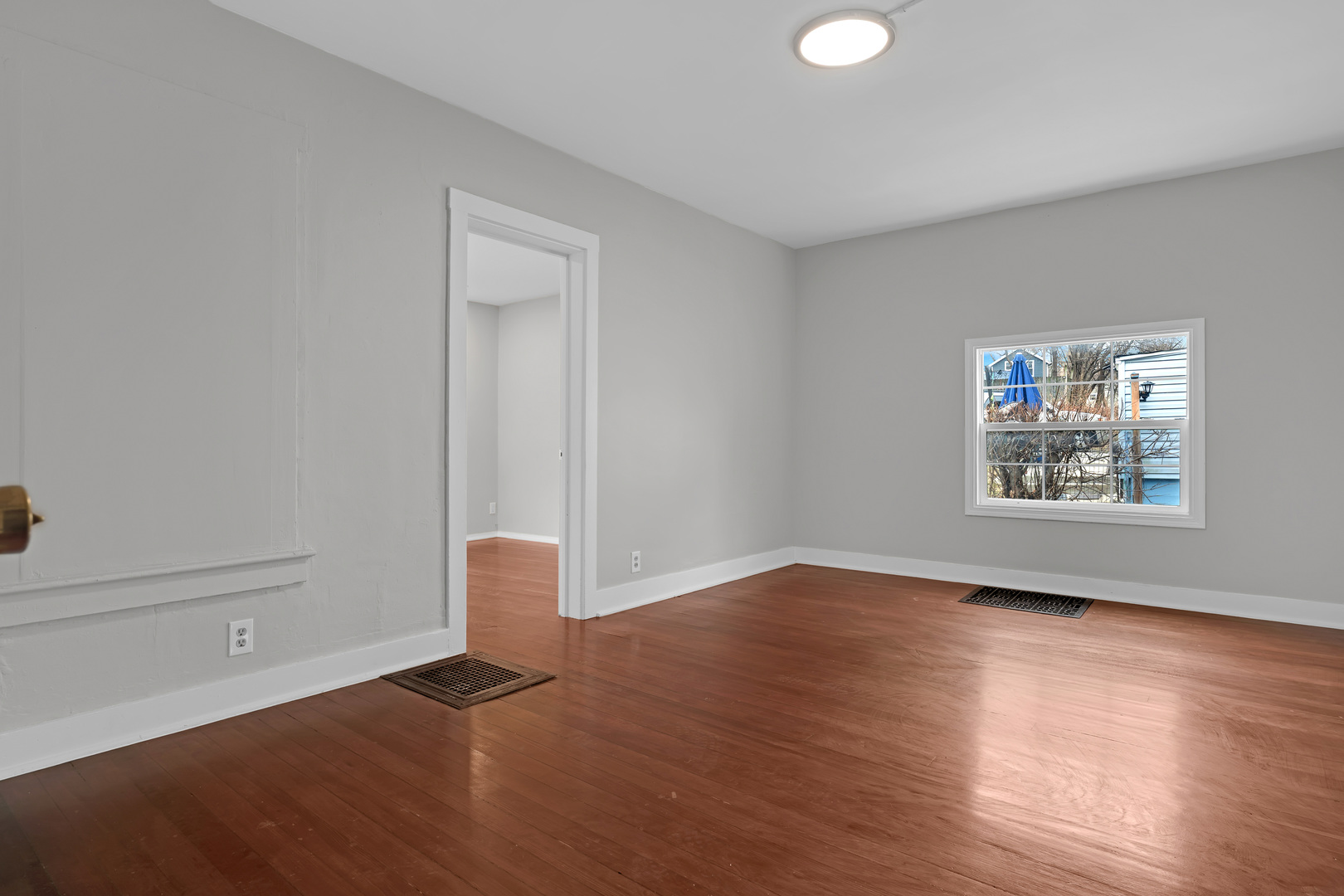 643 Wing Street, Elgin, IL 60123