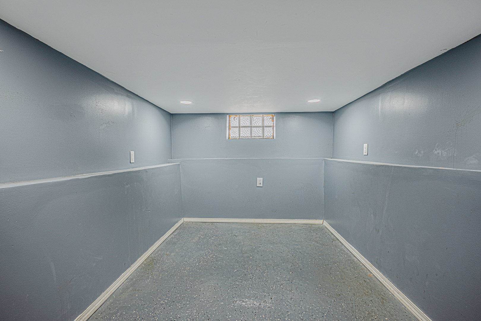 643 Wing Street, Elgin, IL 60123