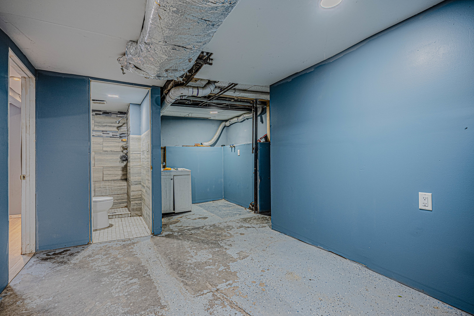 643 Wing Street, Elgin, IL 60123