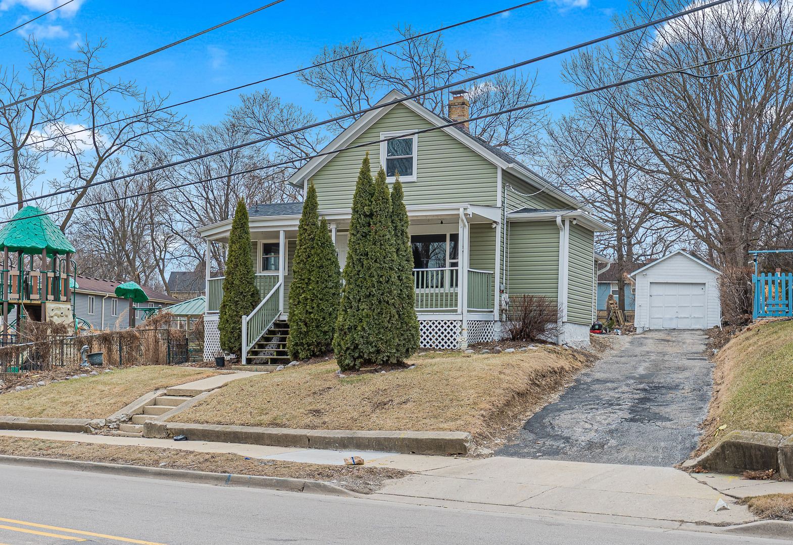 643 Wing Street, Elgin, IL 60123