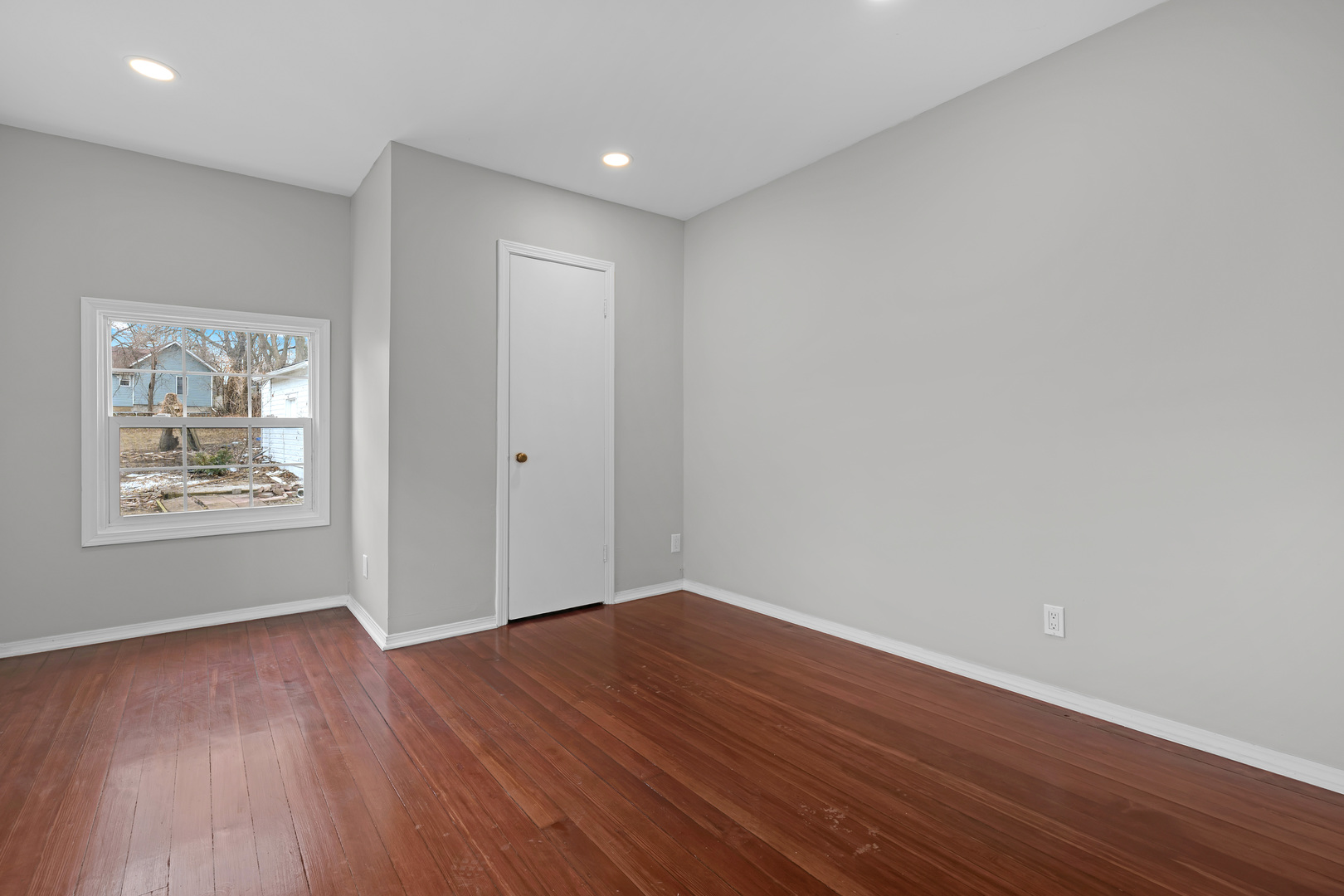 643 Wing Street, Elgin, IL 60123