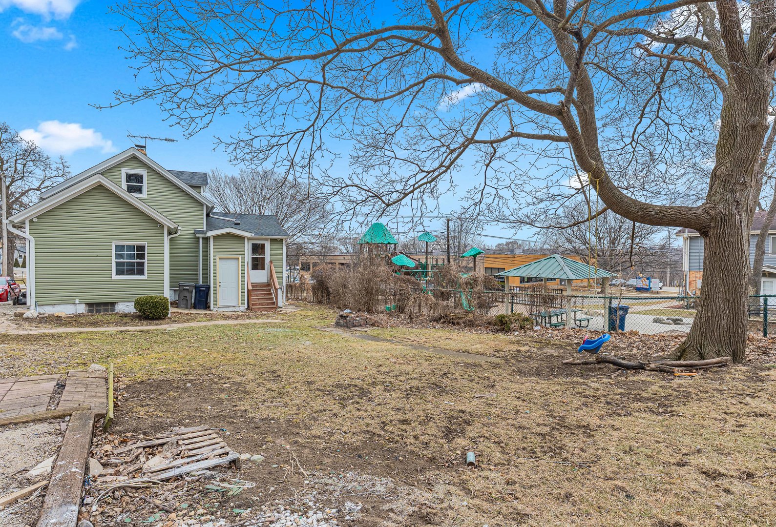 643 Wing Street, Elgin, IL 60123