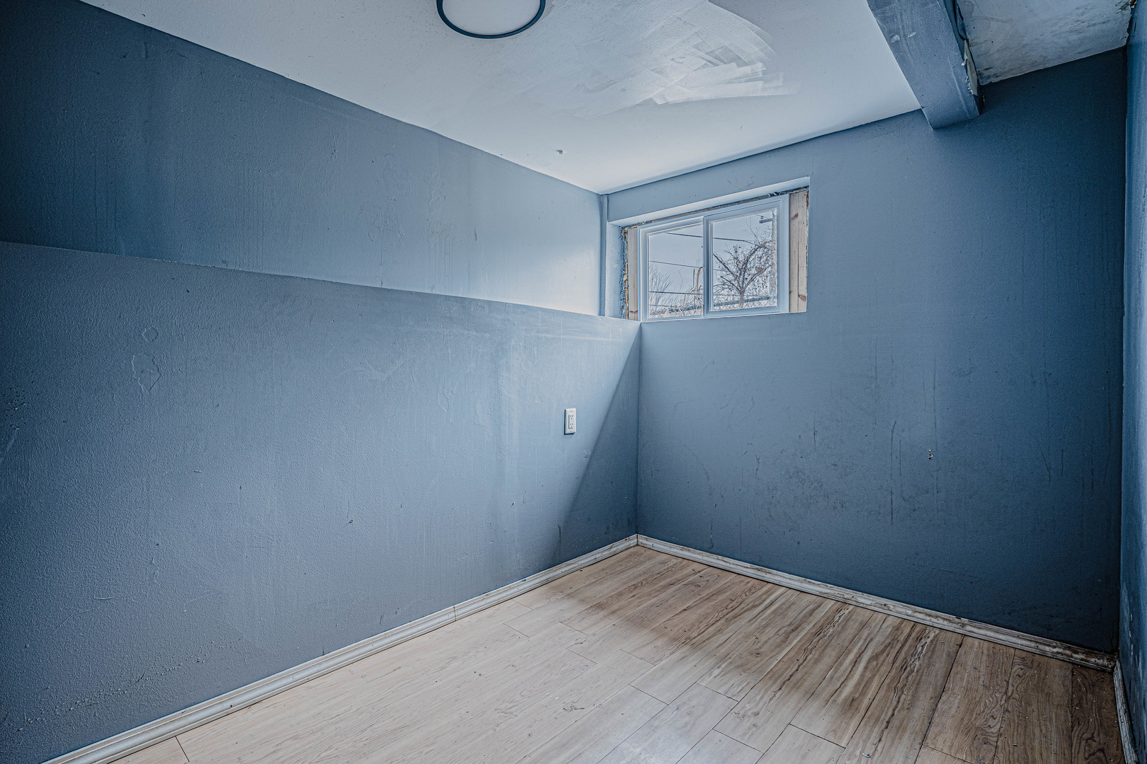 643 Wing Street, Elgin, IL 60123