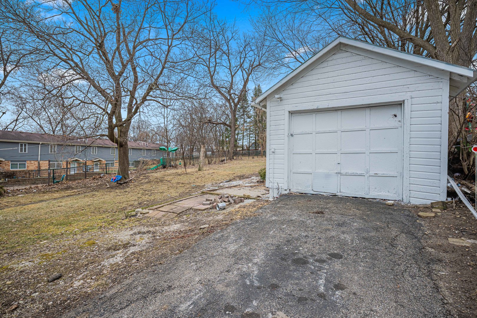 643 Wing Street, Elgin, IL 60123