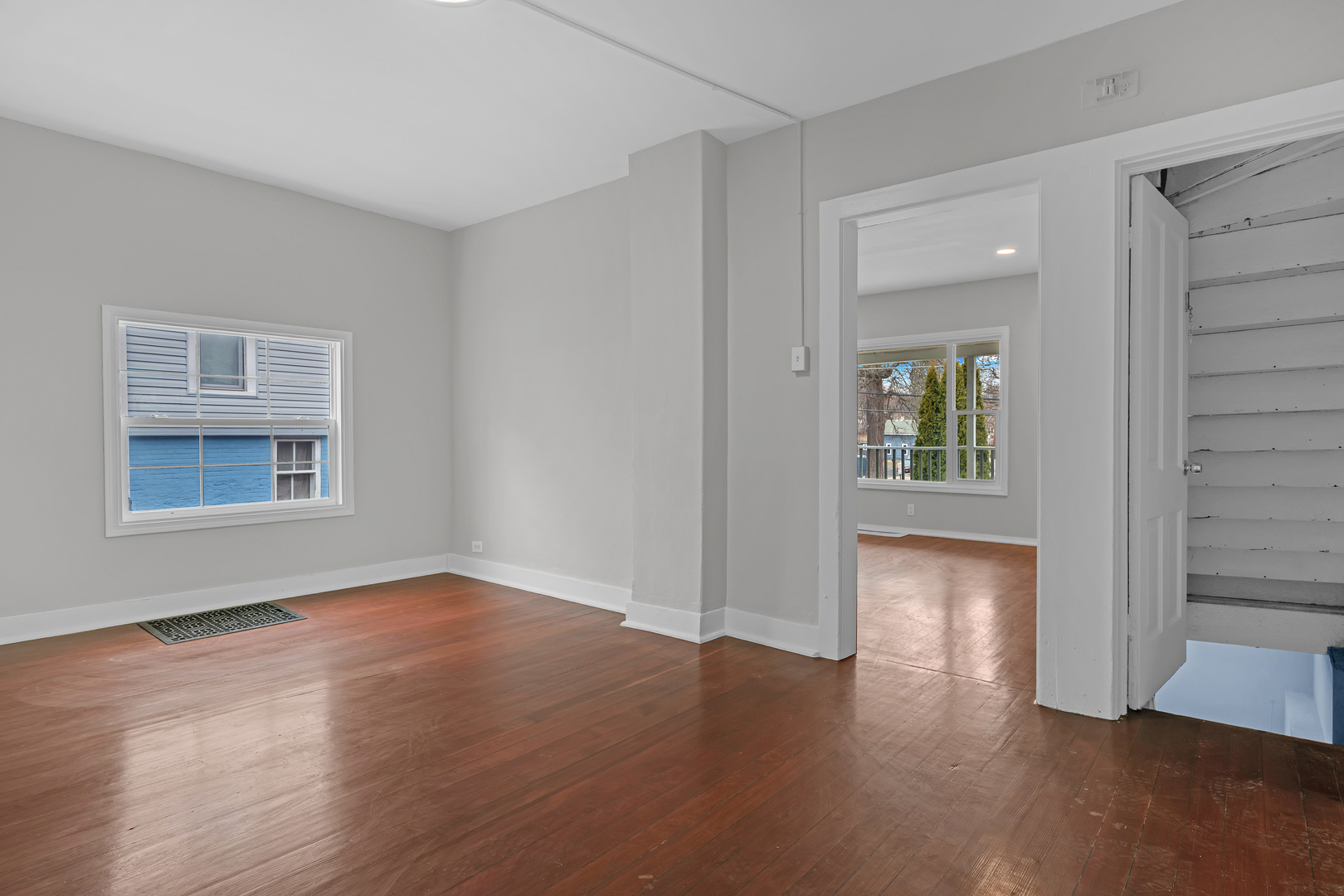 643 Wing Street, Elgin, IL 60123