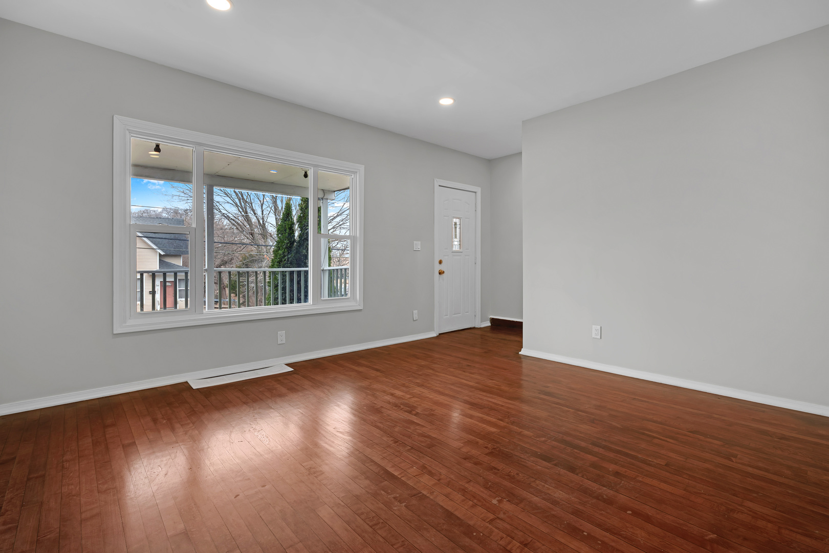 643 Wing Street, Elgin, IL 60123