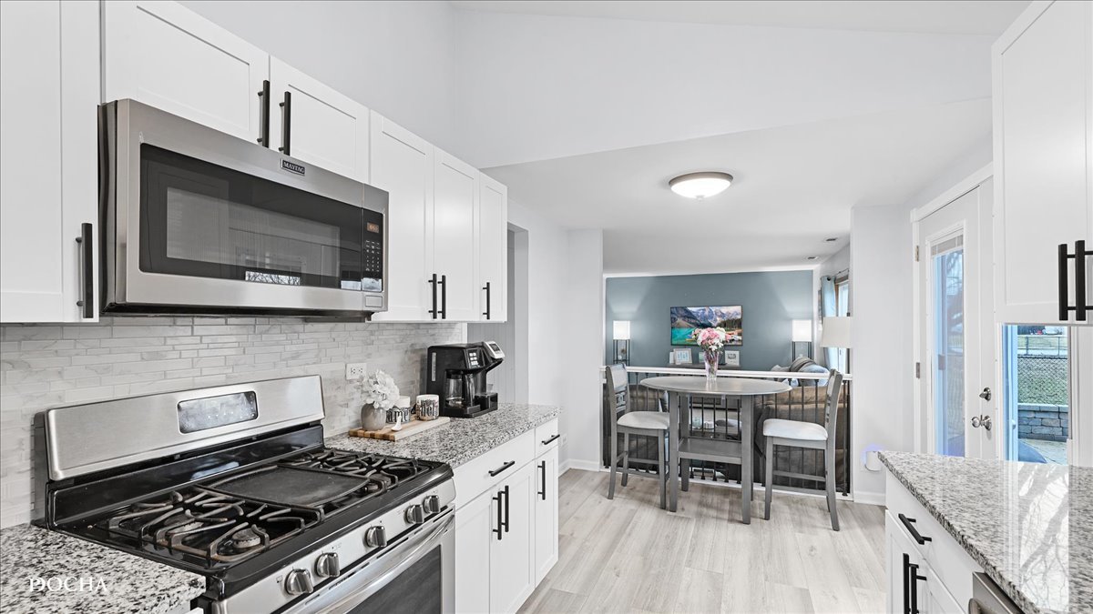 890 Fieldside Lane, Aurora, IL 60504