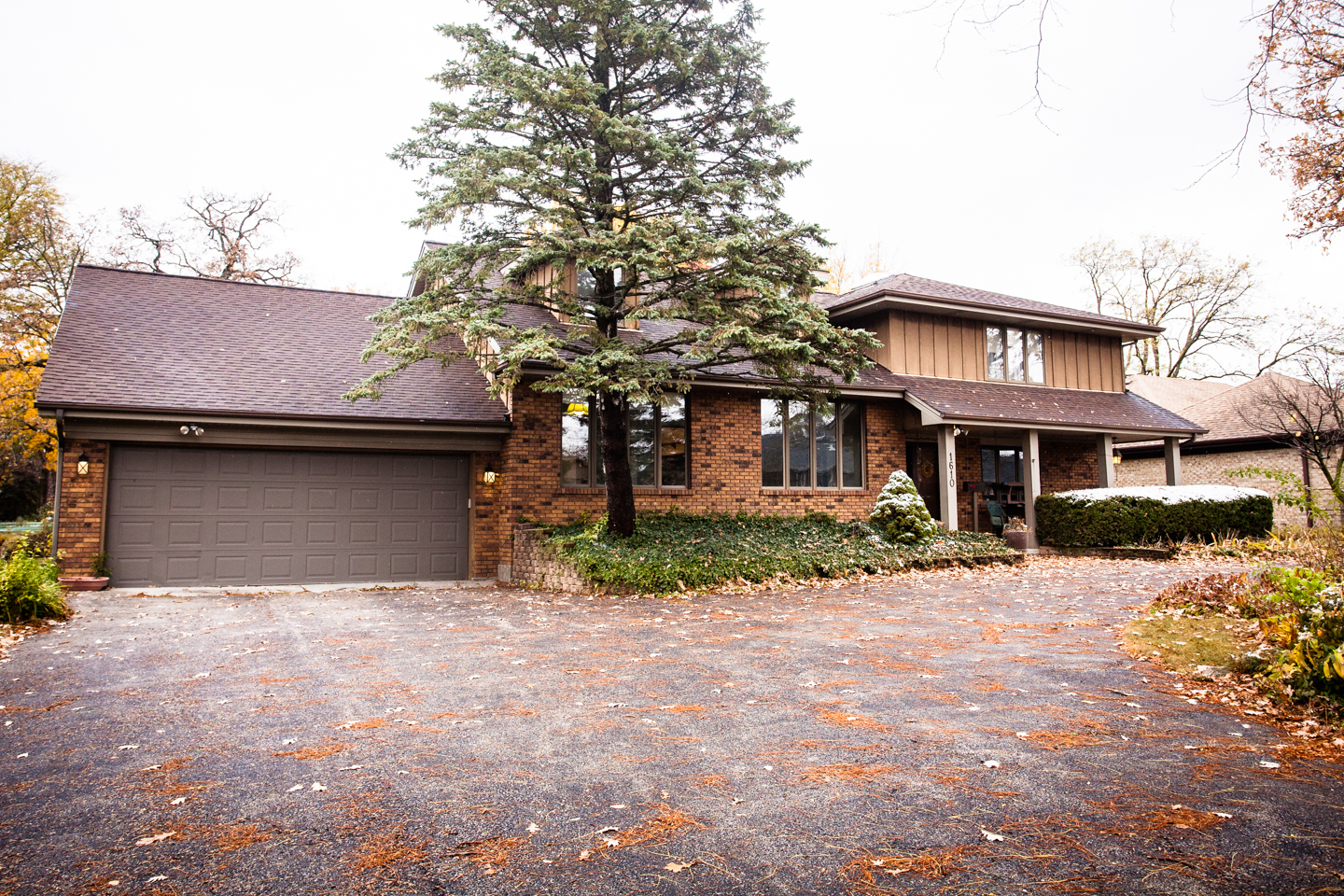 1610 Old Oak Place, Darien, IL 60561