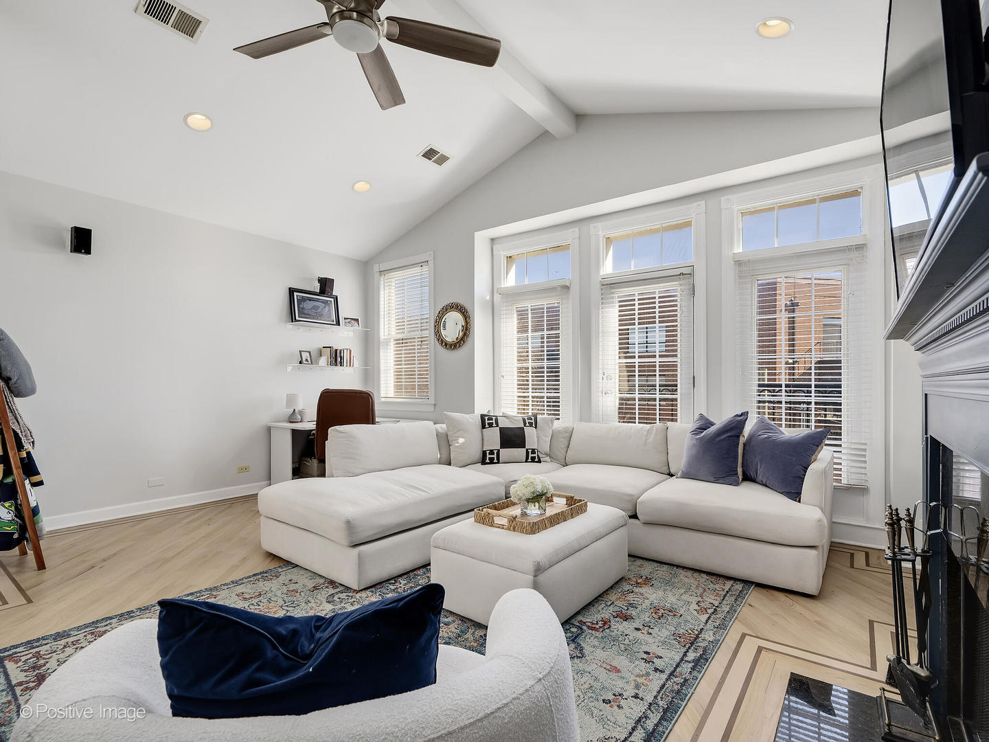 3042 N Oakley Avenue #3S, Chicago, IL 60618