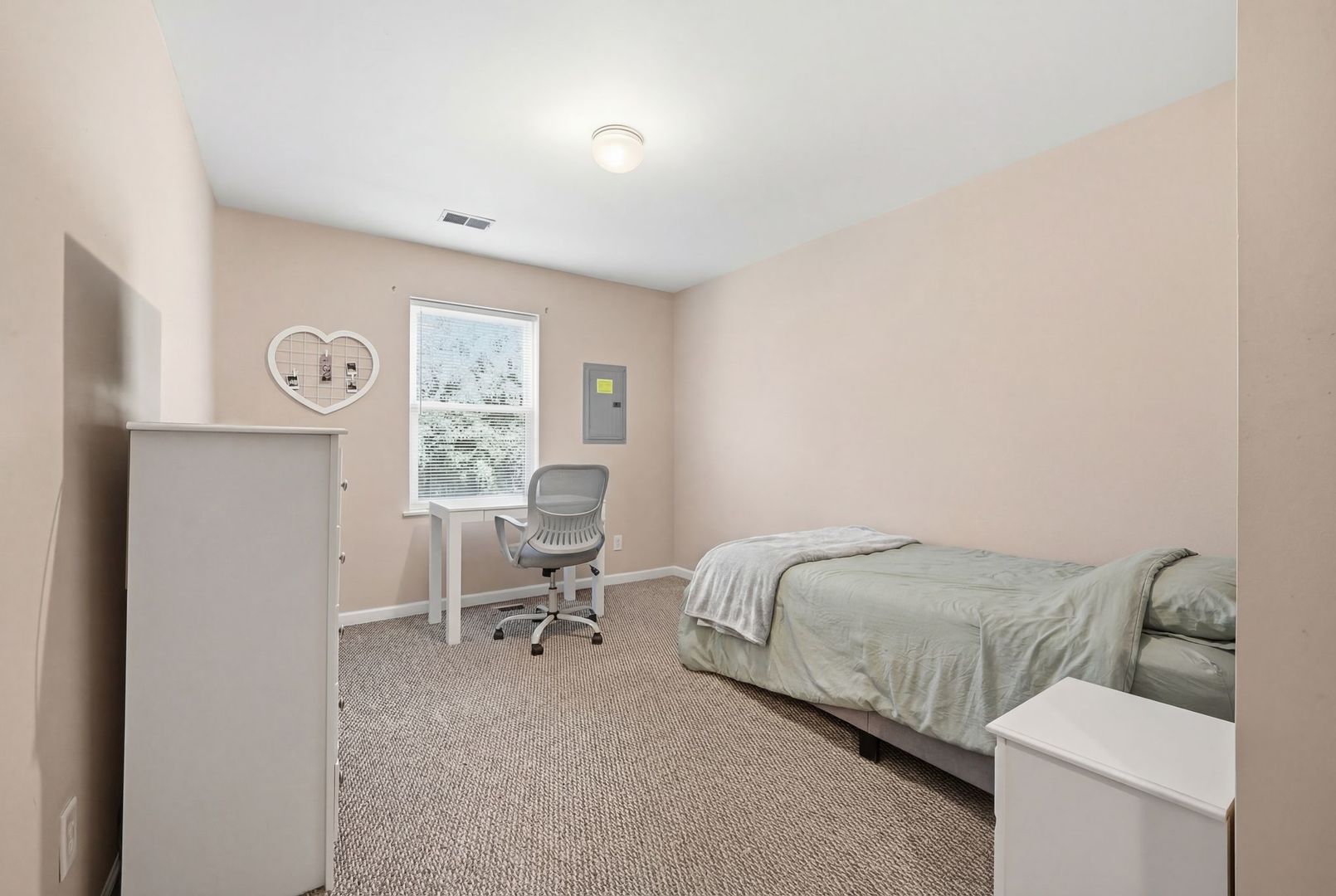 1497 Stonefield Drive, DeKalb, IL 60115