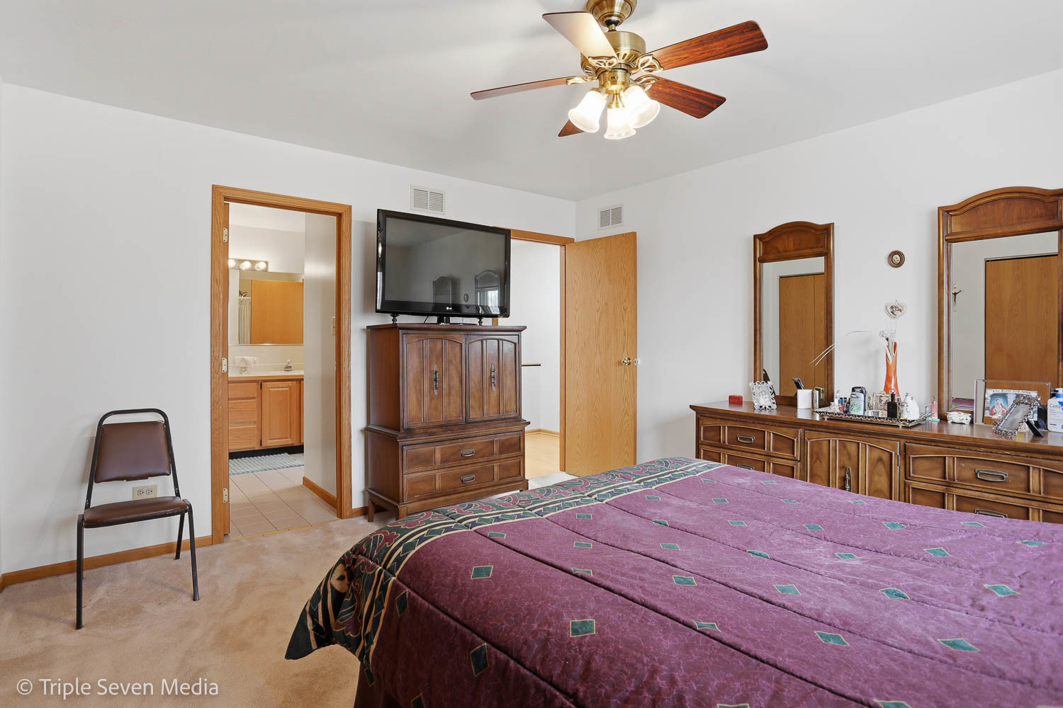 8640 Narragansett Avenue, Burbank, IL 60459