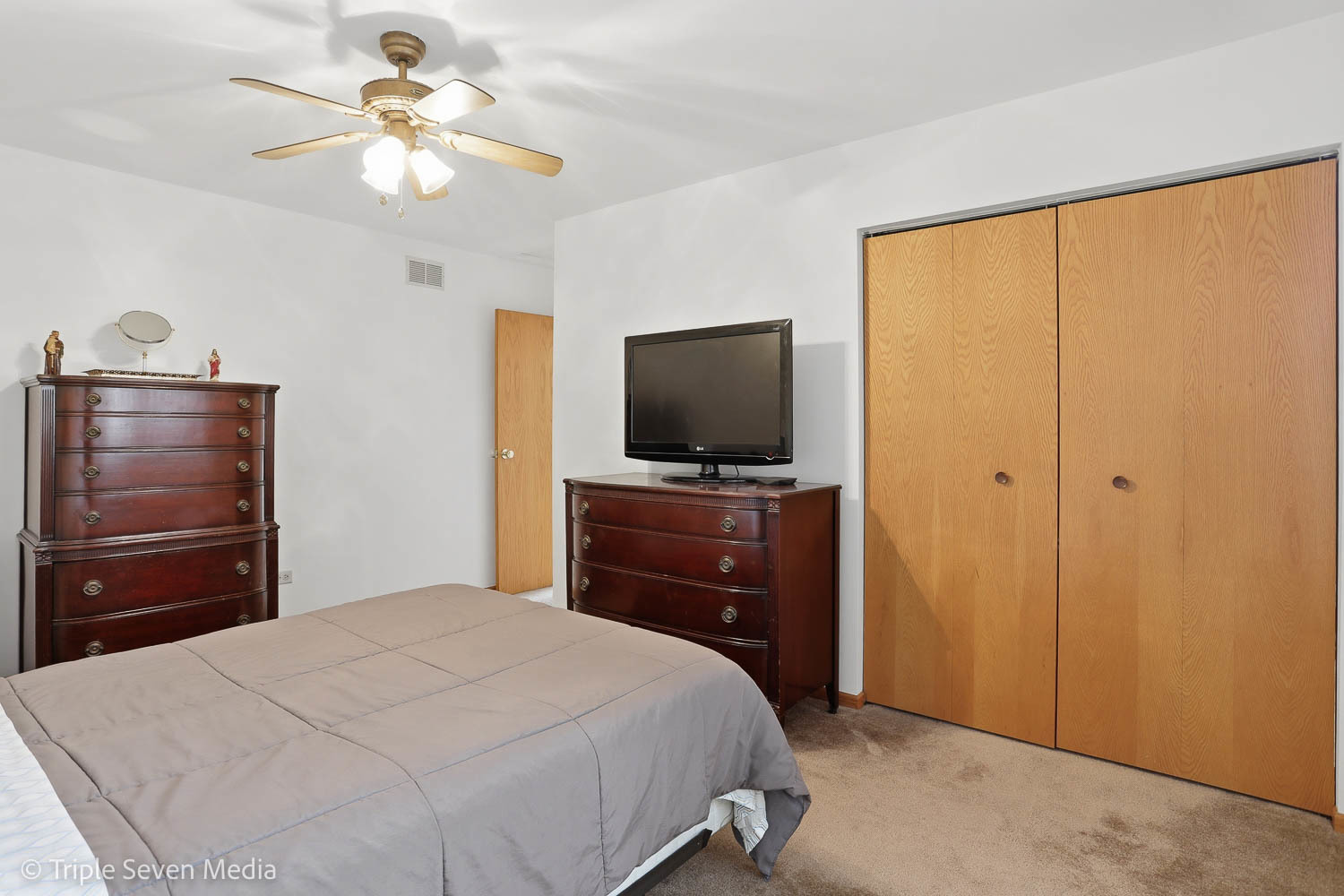 8640 Narragansett Avenue, Burbank, IL 60459