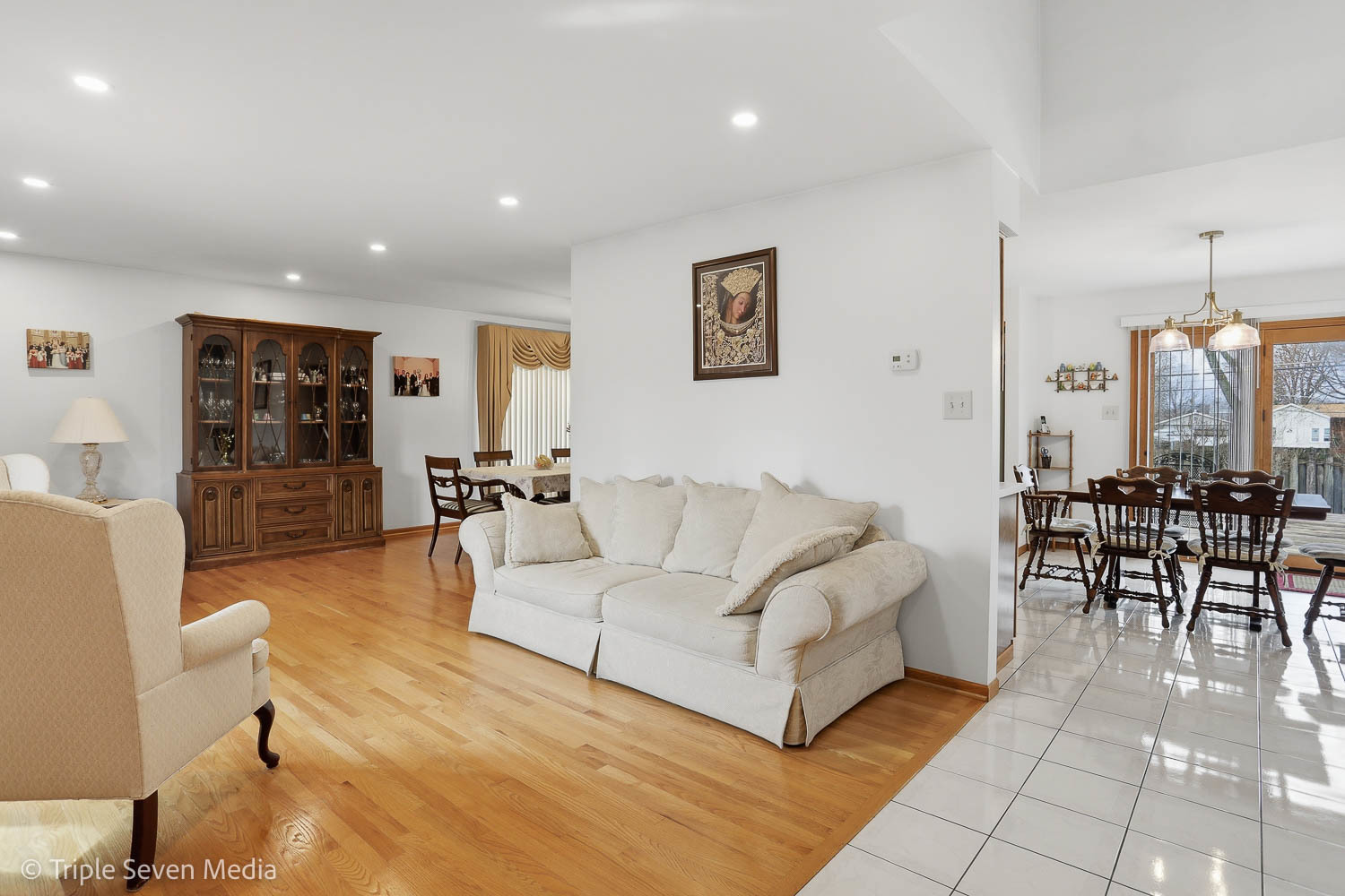 8640 Narragansett Avenue, Burbank, IL 60459