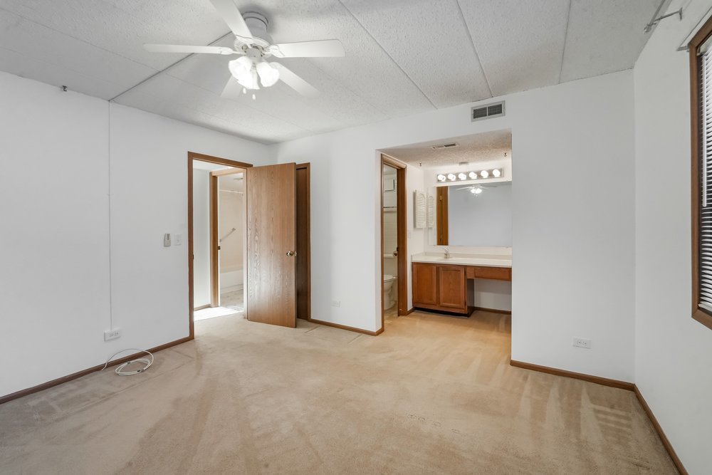 2220 Wharf Drive #1901, Woodridge, IL 60517