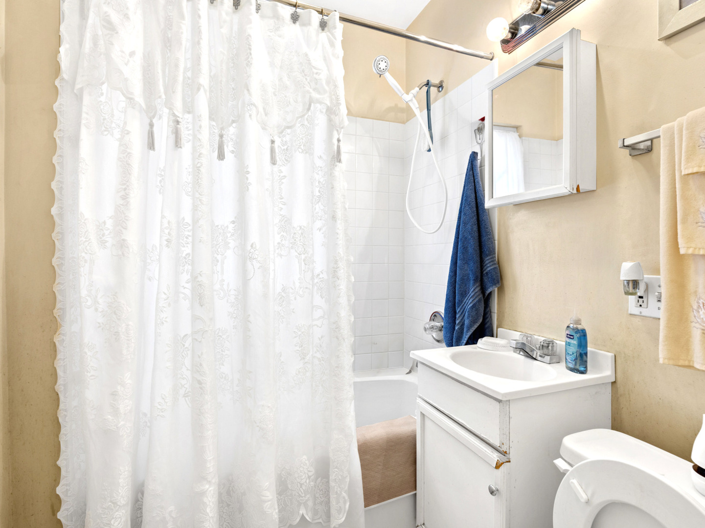 2610 Glos Avenue, Bellwood, IL 60104