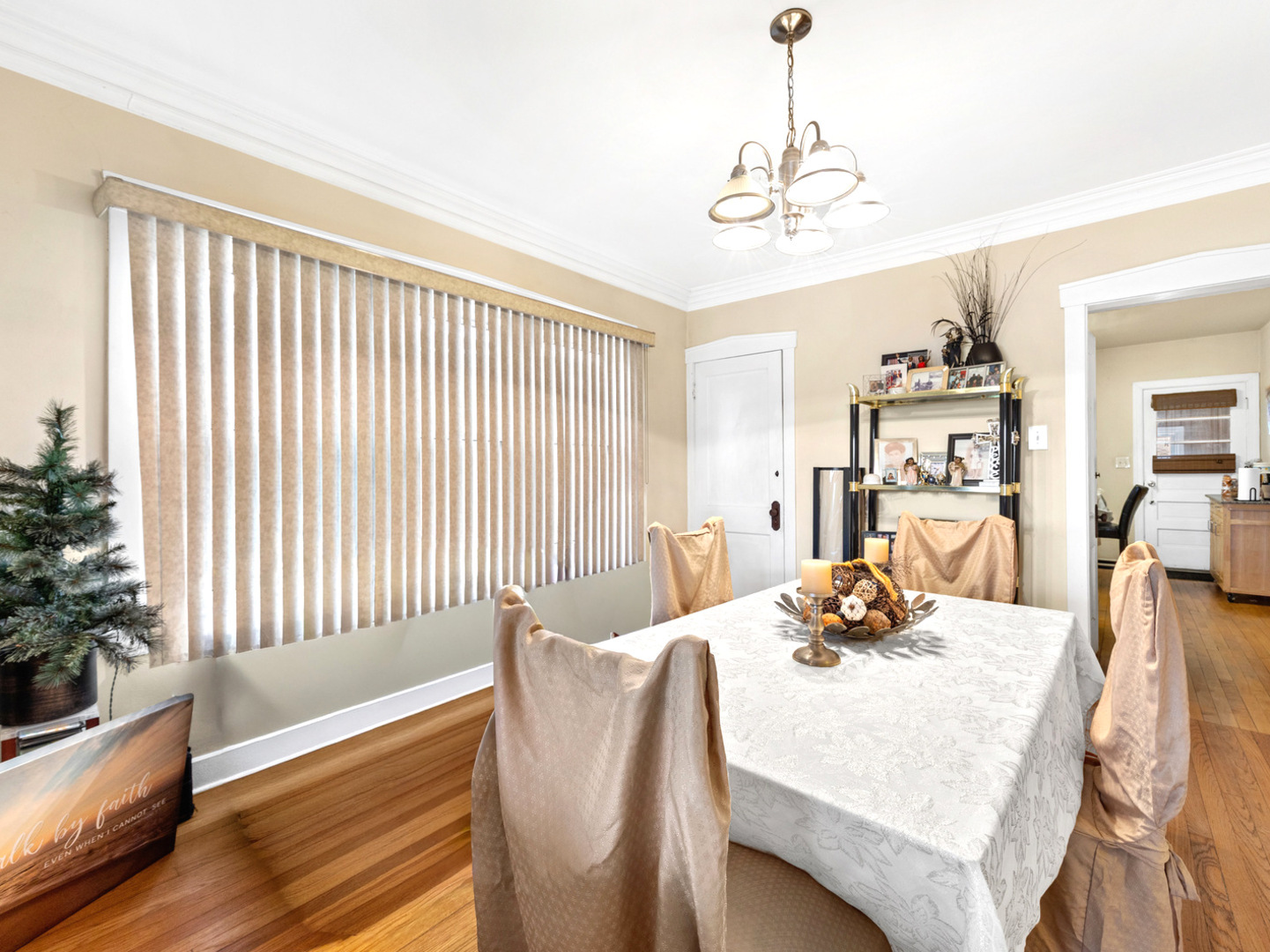 2610 Glos Avenue, Bellwood, IL 60104