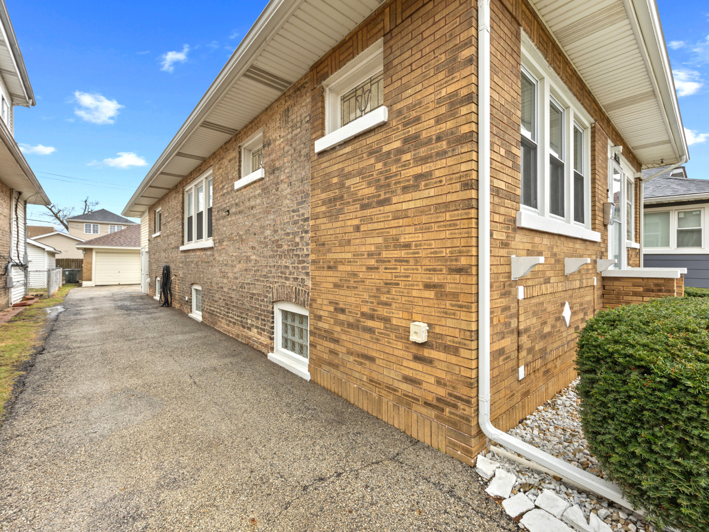 2610 Glos Avenue, Bellwood, IL 60104