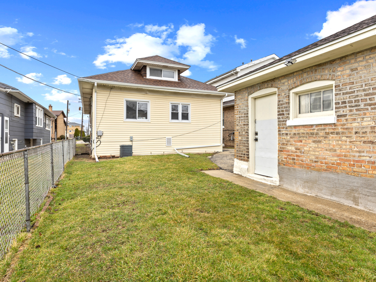 2610 Glos Avenue, Bellwood, IL 60104