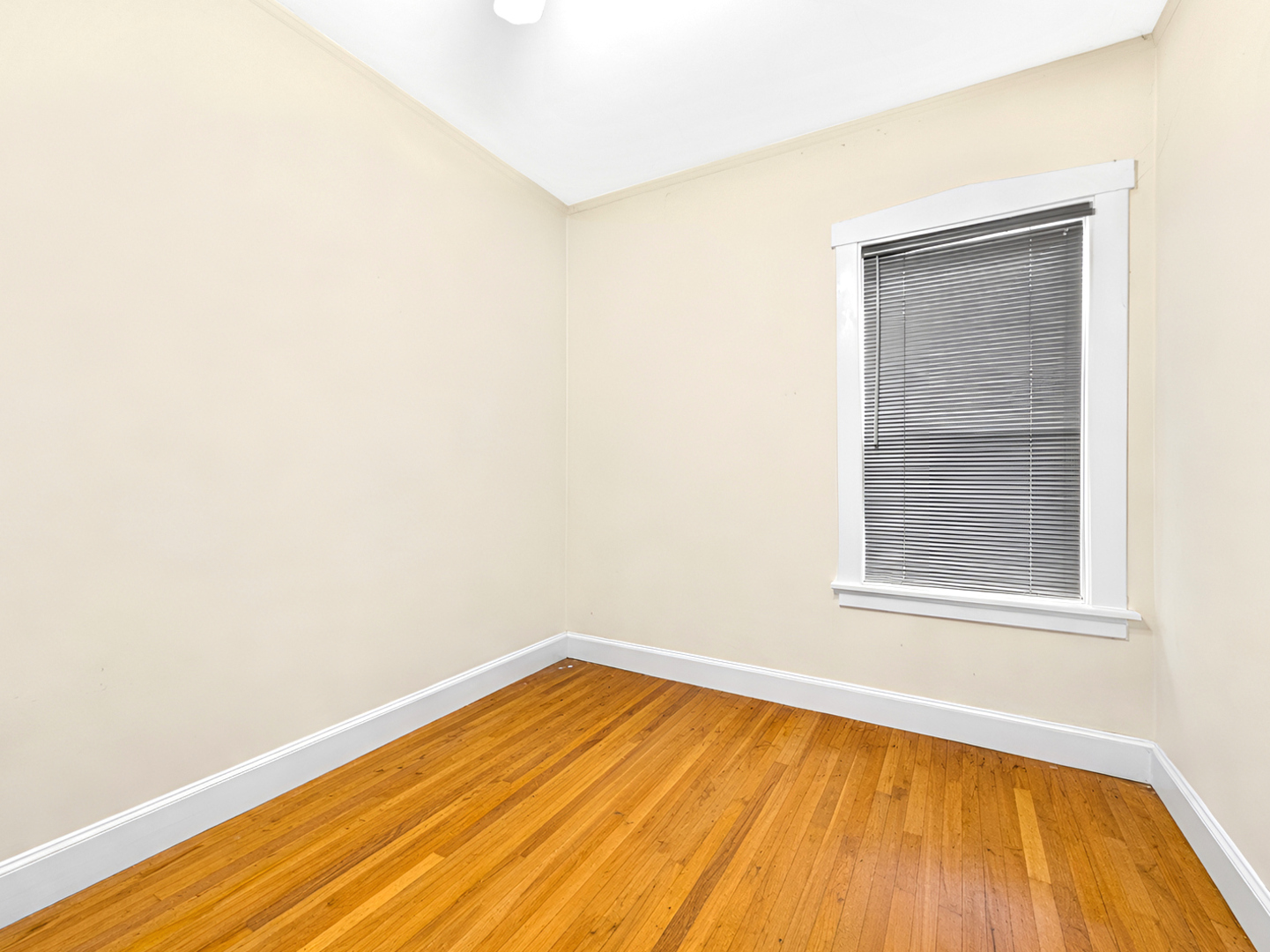 2610 Glos Avenue, Bellwood, IL 60104