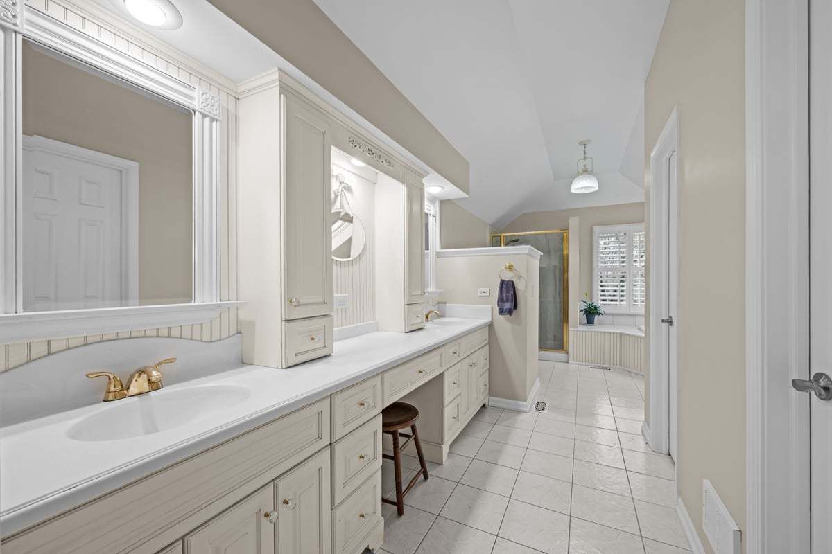 1002 Shimer Court, Naperville, IL 60565