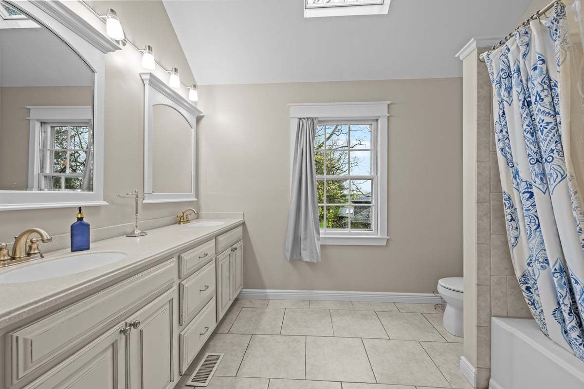 1002 Shimer Court, Naperville, IL 60565