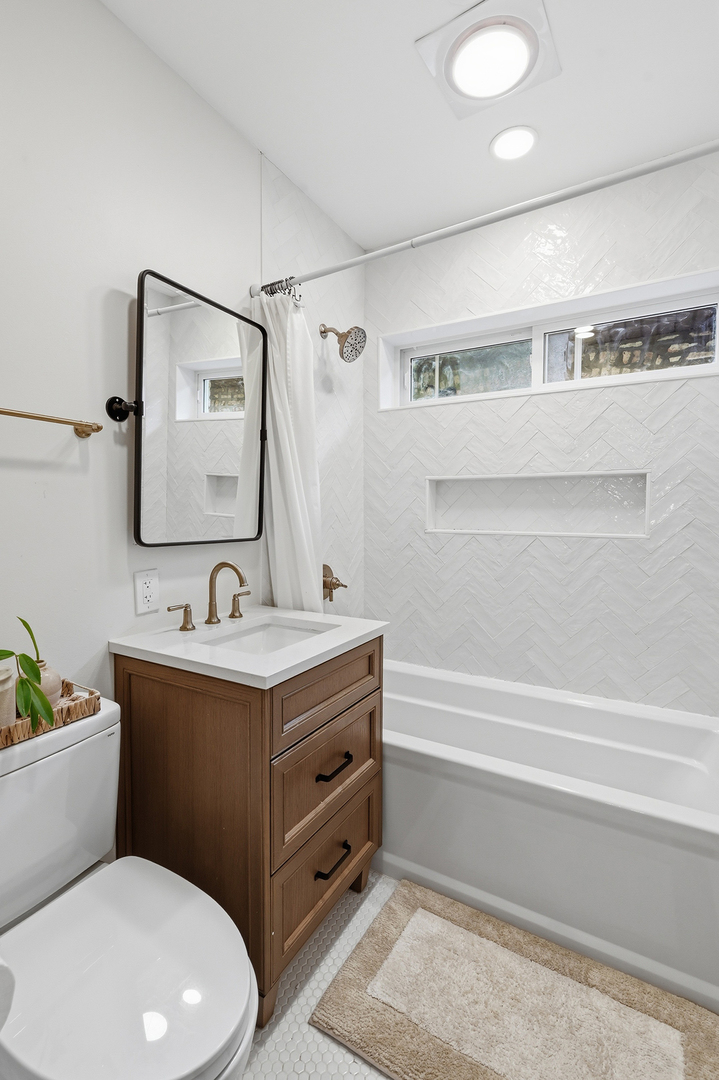 2714 Clarence Avenue, Berwyn, IL 60402