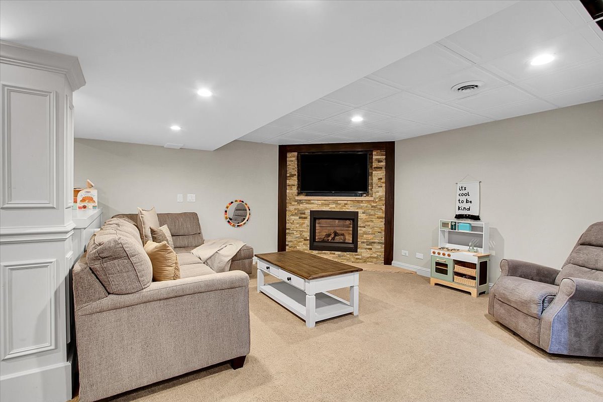 1557 Melbourne Street, Elburn, IL 60119