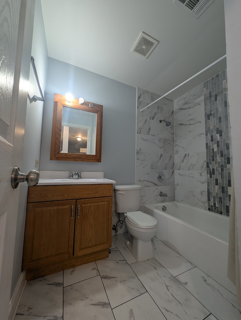 9024 Lincoln Court #306, Orland Park, IL 60462