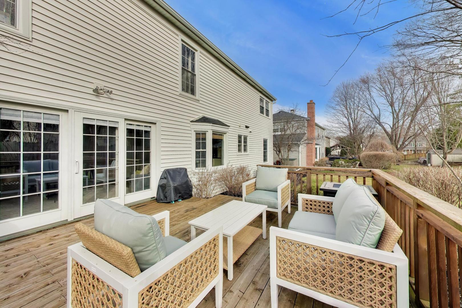 606 Thackeray Lane, Fox River Grove, IL 60021