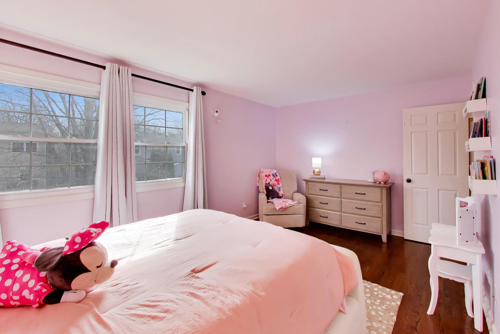 606 Thackeray Lane, Fox River Grove, IL 60021