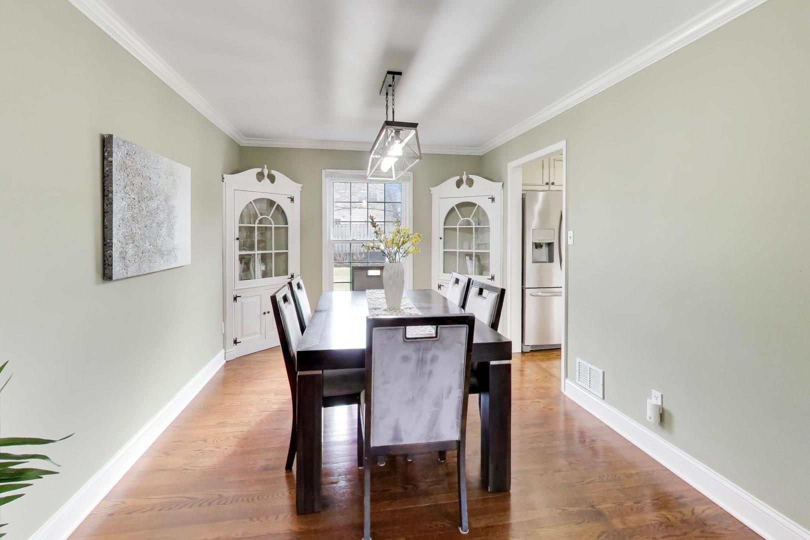 606 Thackeray Lane, Fox River Grove, IL 60021