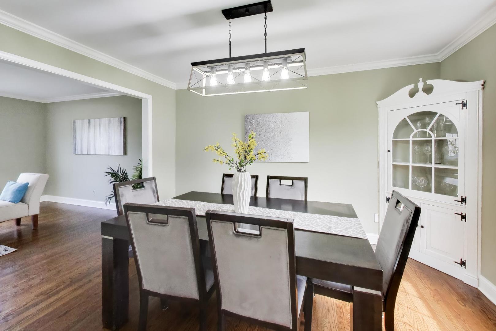 606 Thackeray Lane, Fox River Grove, IL 60021