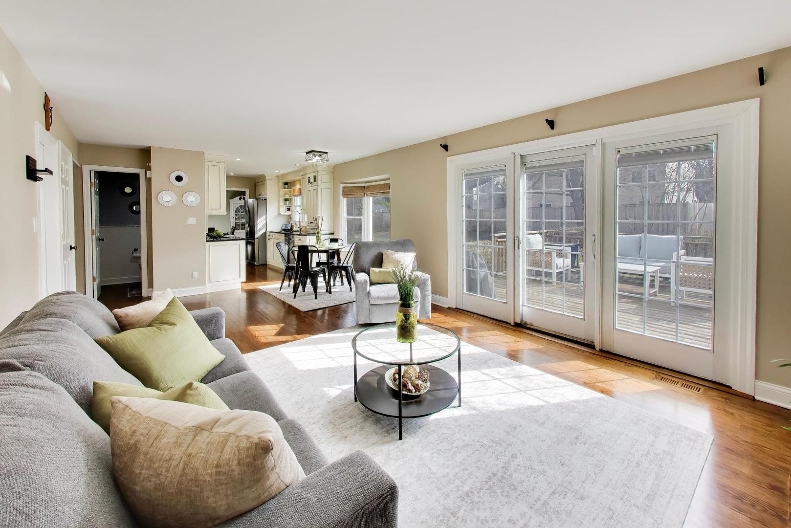 606 Thackeray Lane, Fox River Grove, IL 60021