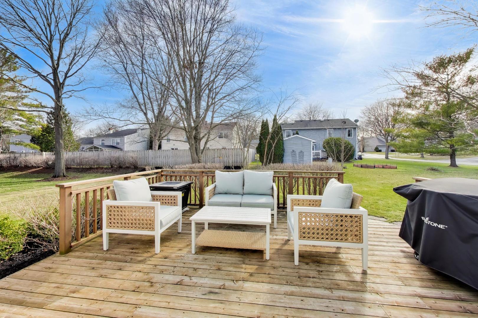 606 Thackeray Lane, Fox River Grove, IL 60021