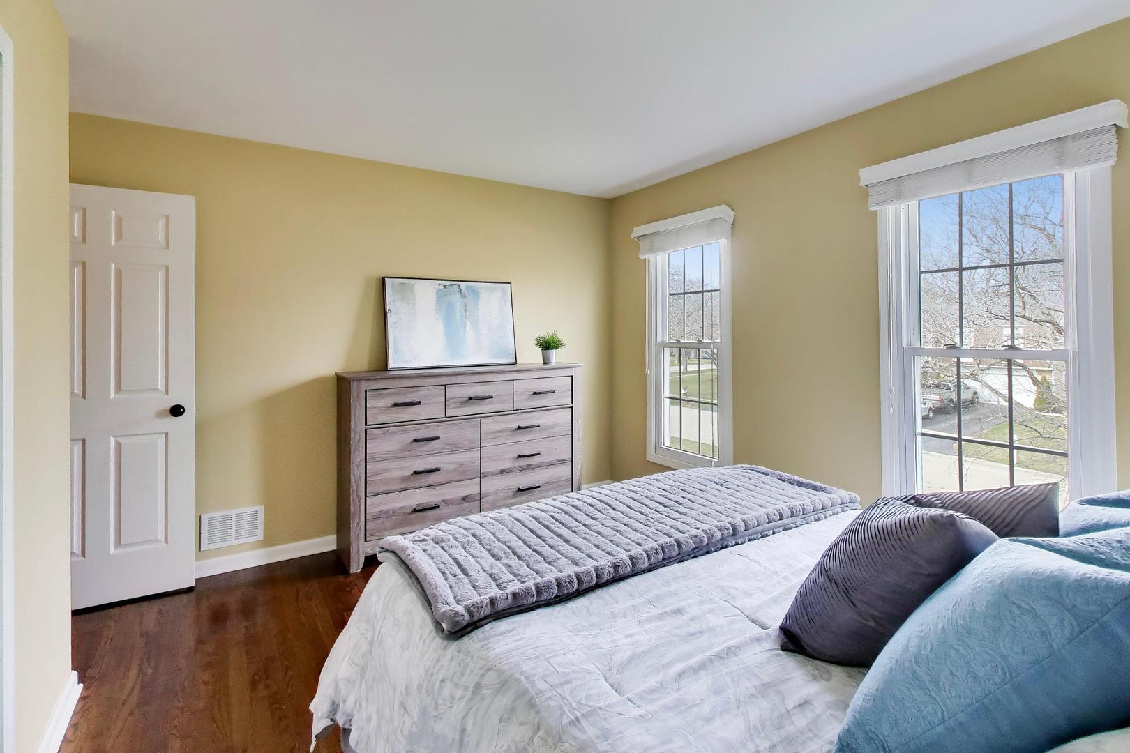 606 Thackeray Lane, Fox River Grove, IL 60021