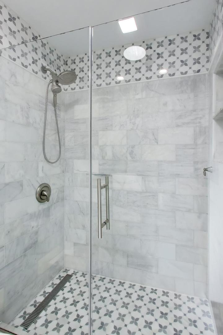 606 Thackeray Lane, Fox River Grove, IL 60021