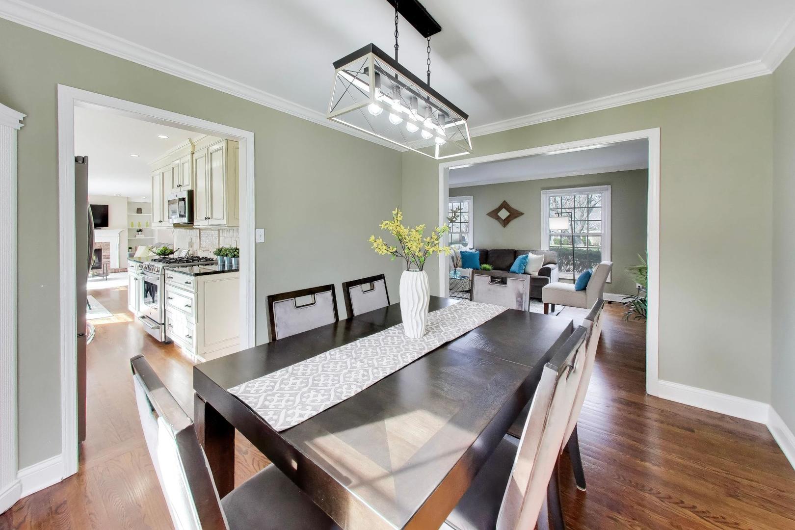 606 Thackeray Lane, Fox River Grove, IL 60021