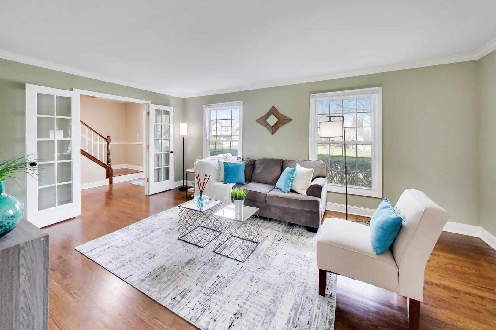 606 Thackeray Lane, Fox River Grove, IL 60021