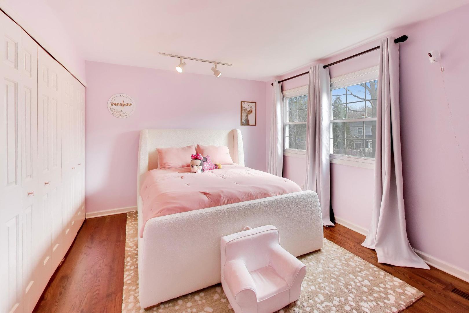 606 Thackeray Lane, Fox River Grove, IL 60021