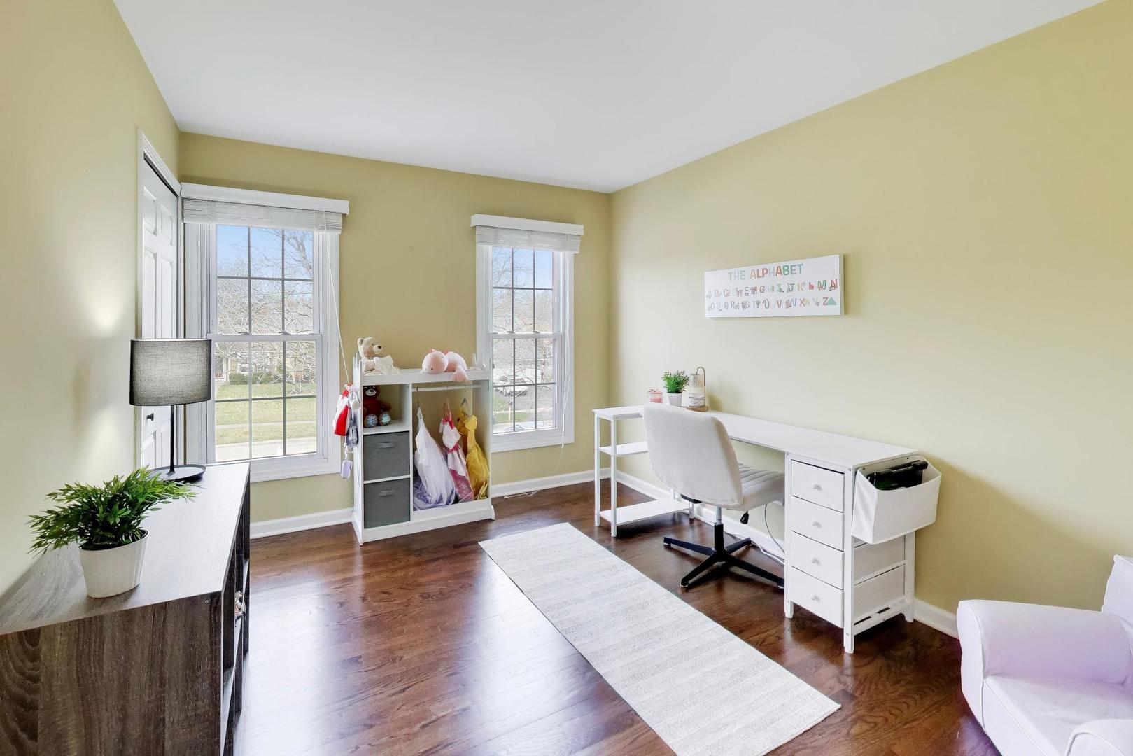 606 Thackeray Lane, Fox River Grove, IL 60021