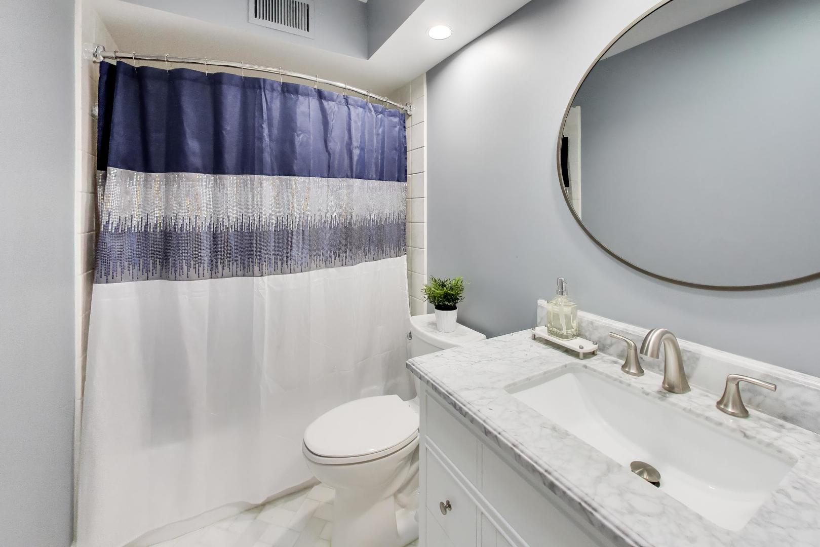 606 Thackeray Lane, Fox River Grove, IL 60021