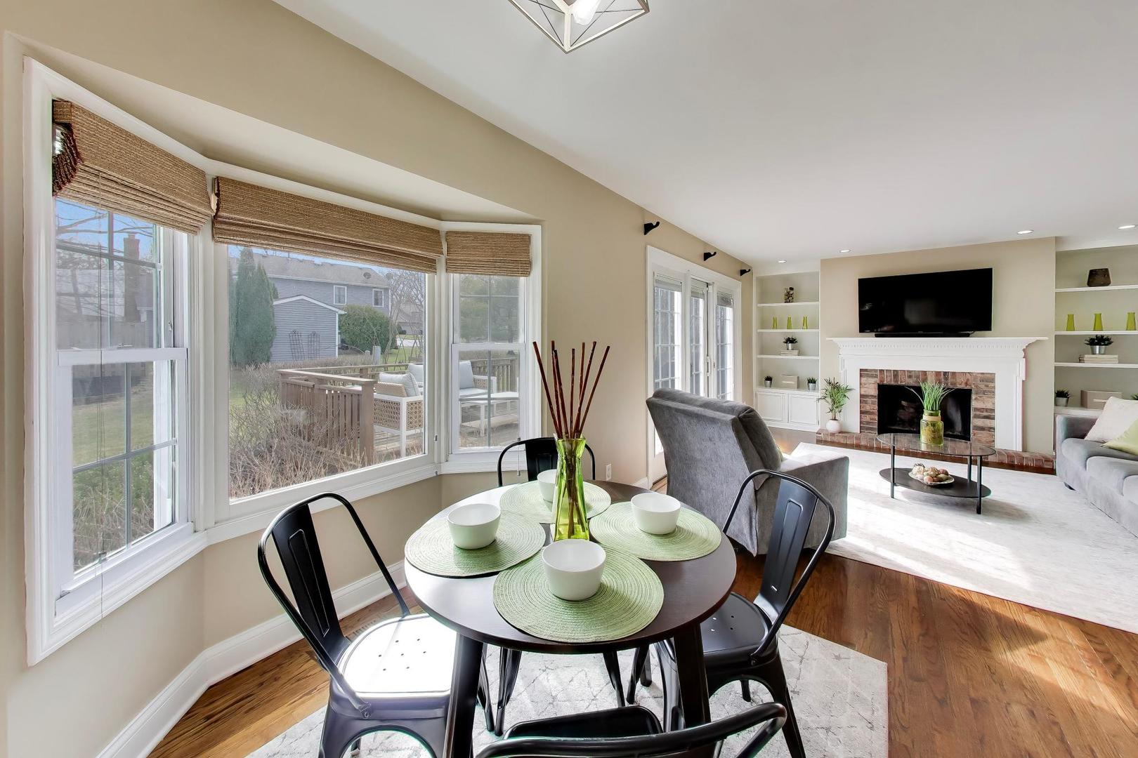 606 Thackeray Lane, Fox River Grove, IL 60021