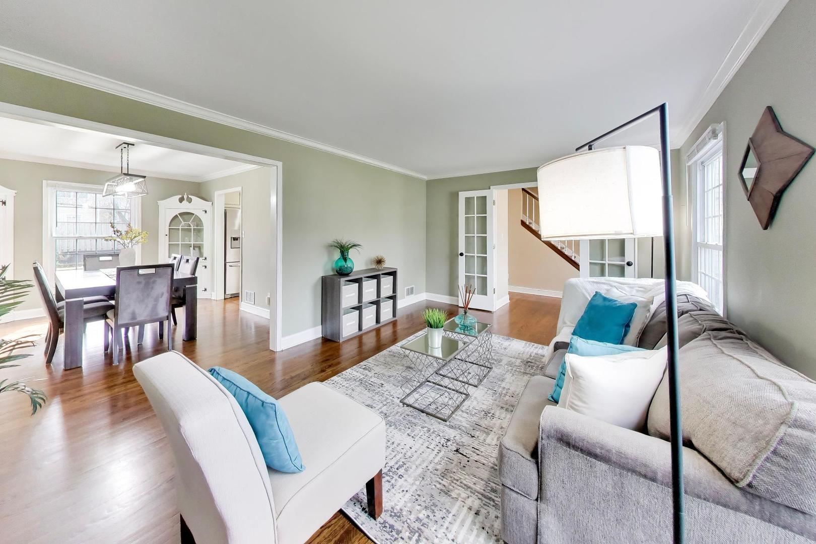 606 Thackeray Lane, Fox River Grove, IL 60021