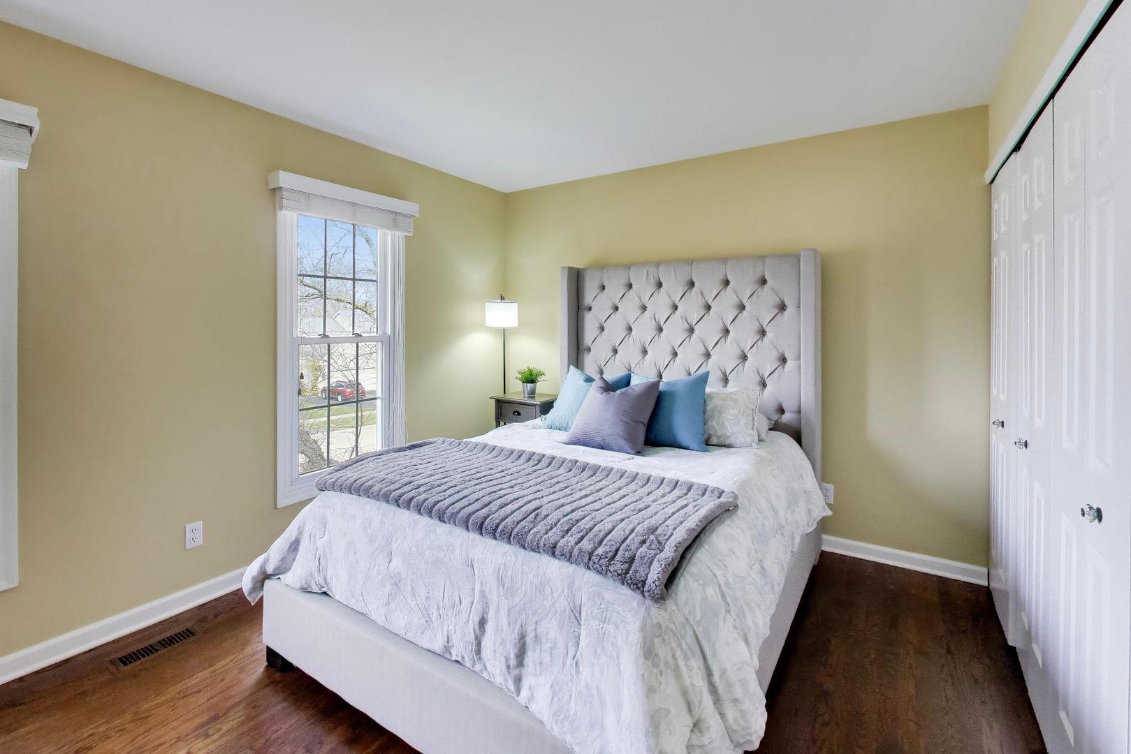 606 Thackeray Lane, Fox River Grove, IL 60021