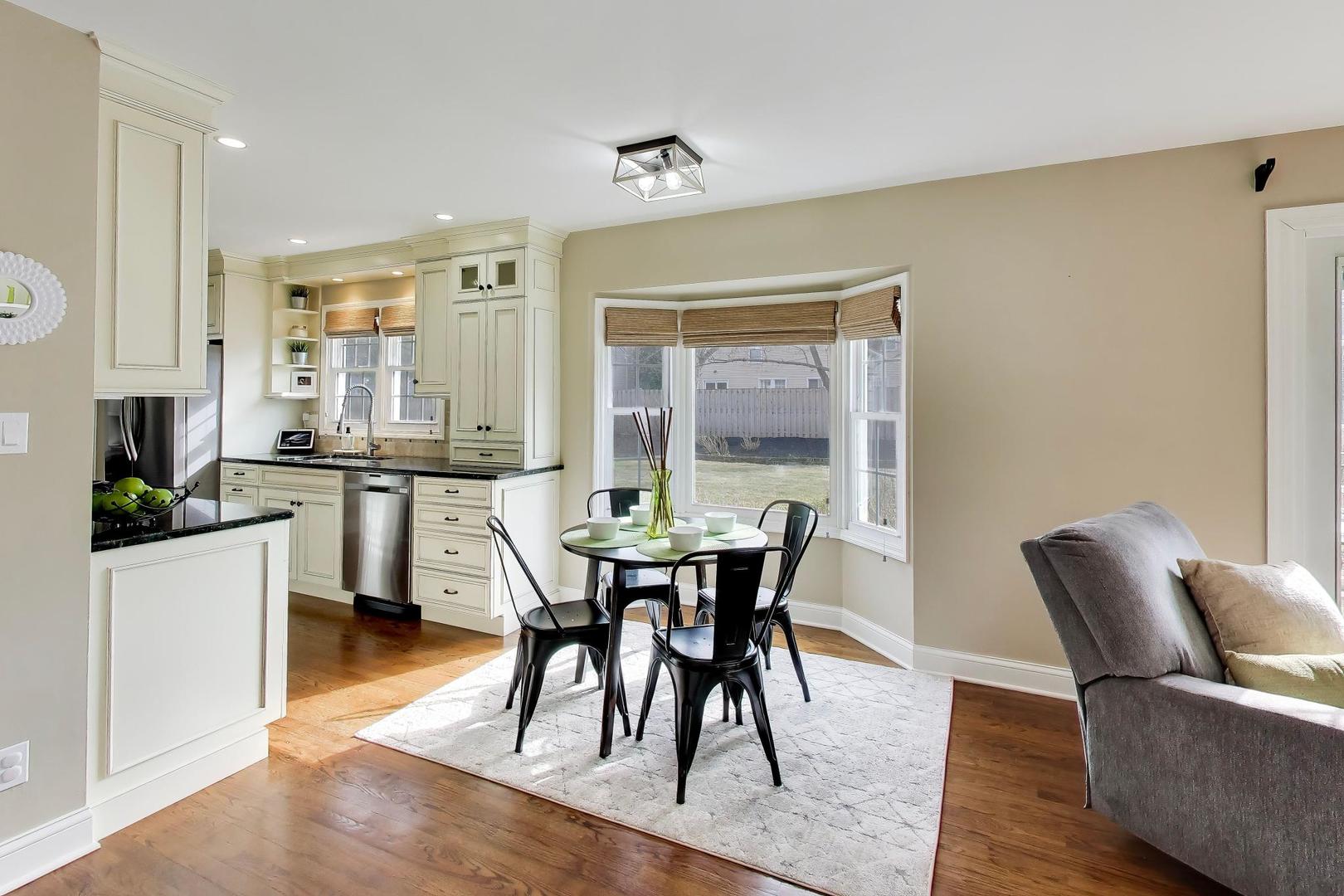 606 Thackeray Lane, Fox River Grove, IL 60021