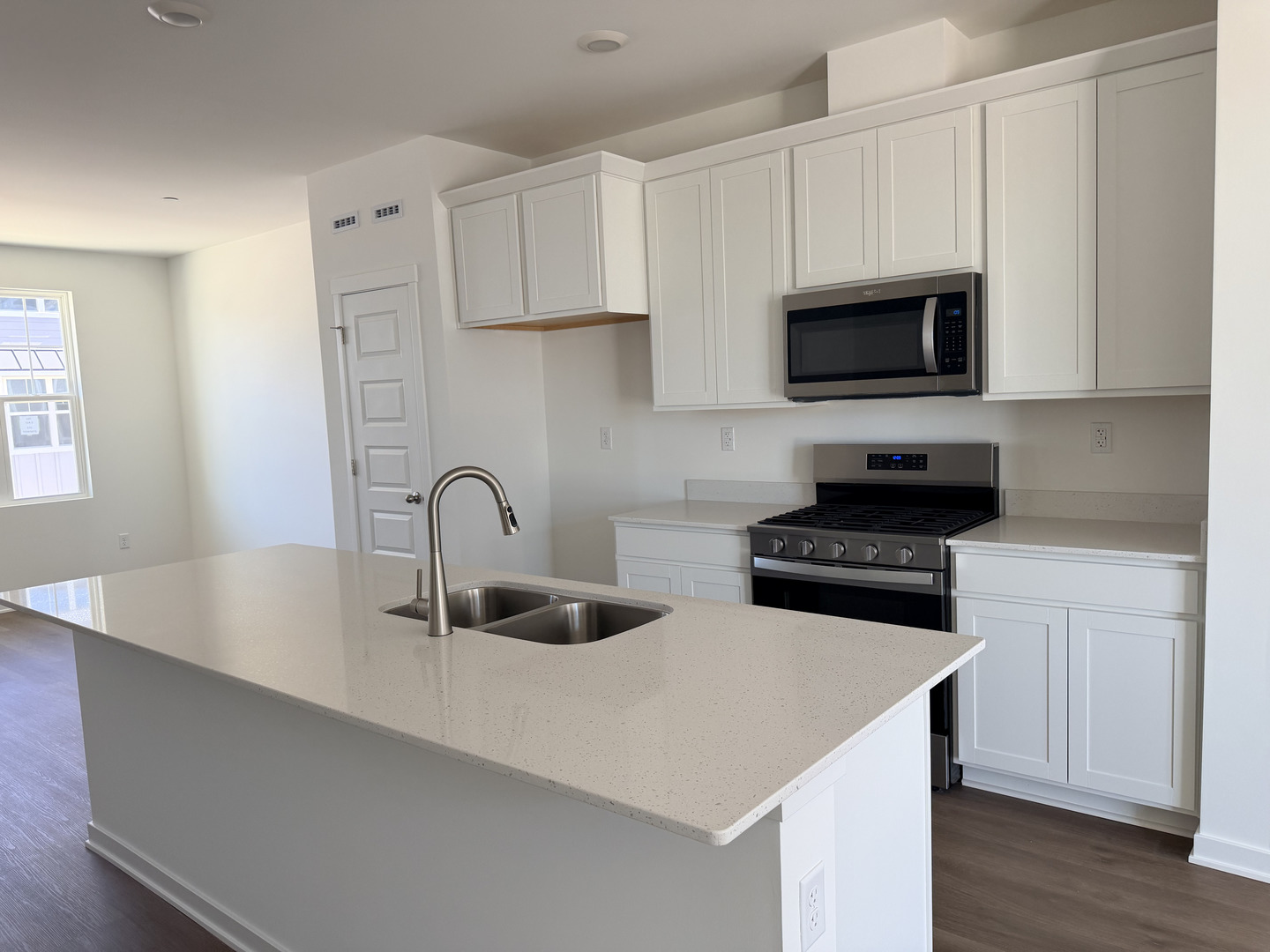 563 yosemite Way #563, Mundelein, IL 60060