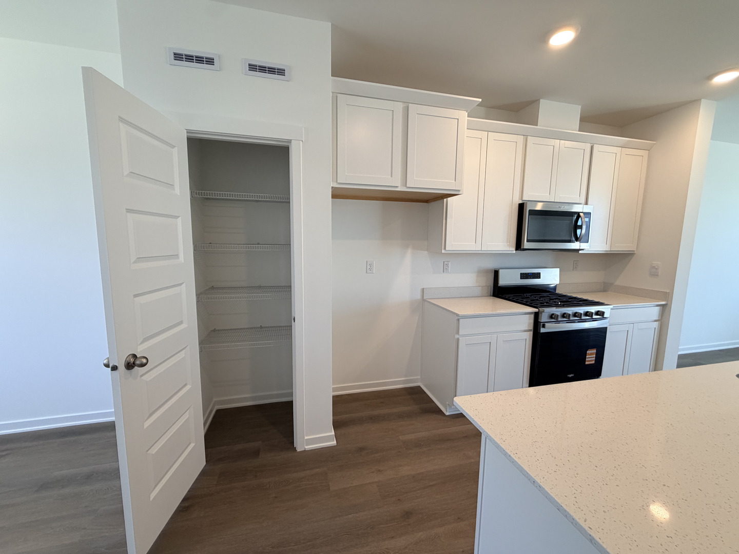 563 yosemite Way #563, Mundelein, IL 60060