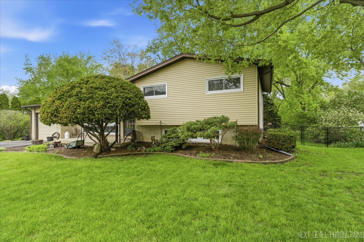 29W454 Ray Avenue, West Chicago, IL 60185