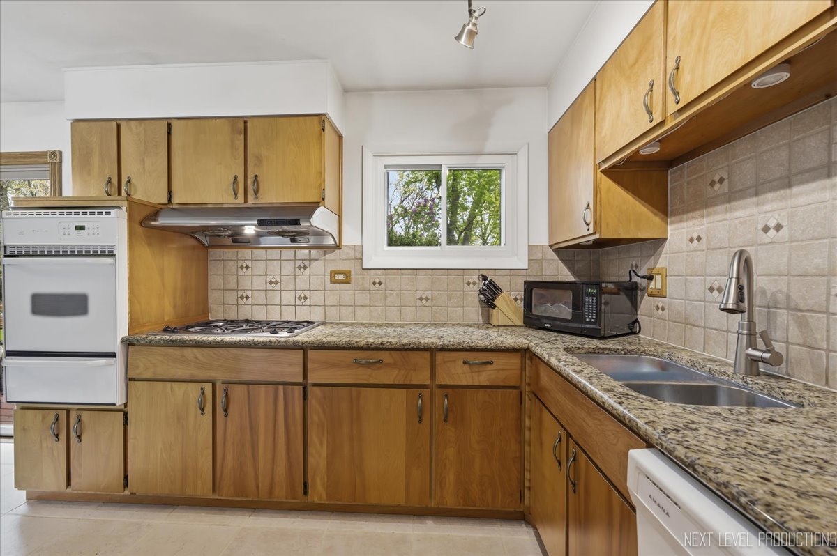 29W454 Ray Avenue, West Chicago, IL 60185